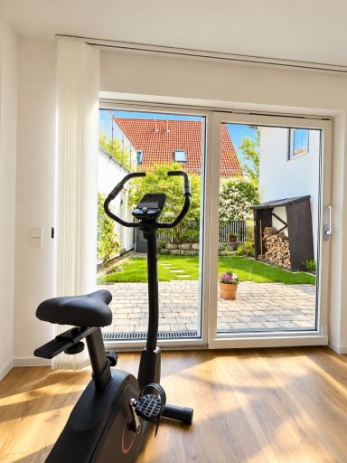Ergometer mit Blick auf den Garten